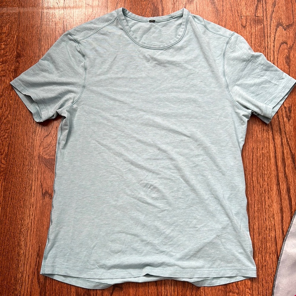 Lululemon tshirt